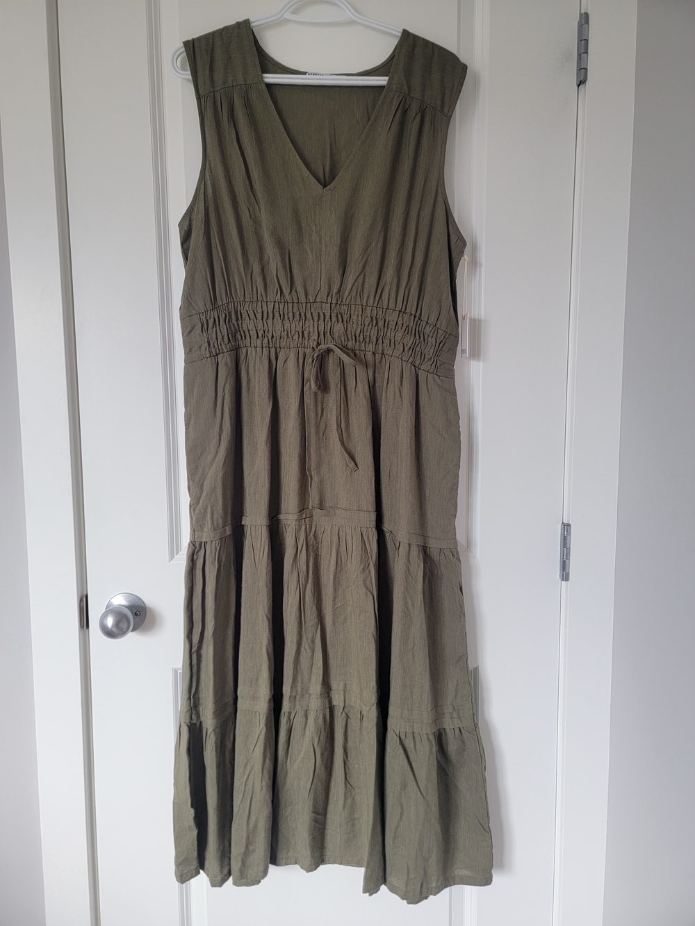 Sleeveless V-Neck Tiered Maxi Dress in Olive Size XL